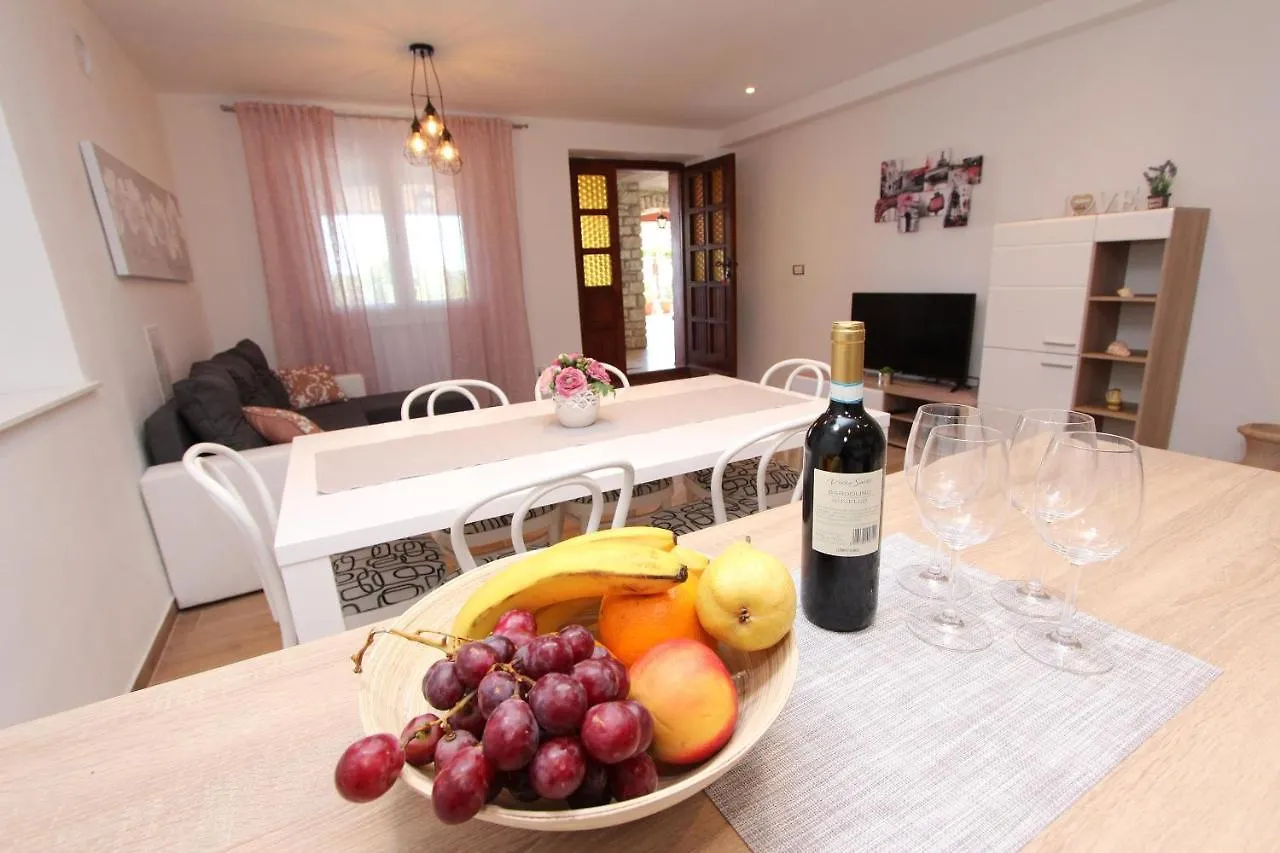 Apartments Ines Kanfanar 0*,