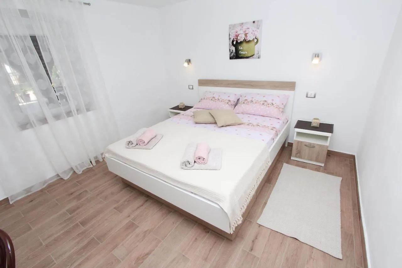 Apartments Ines Kanfanar 0*,  Croatia